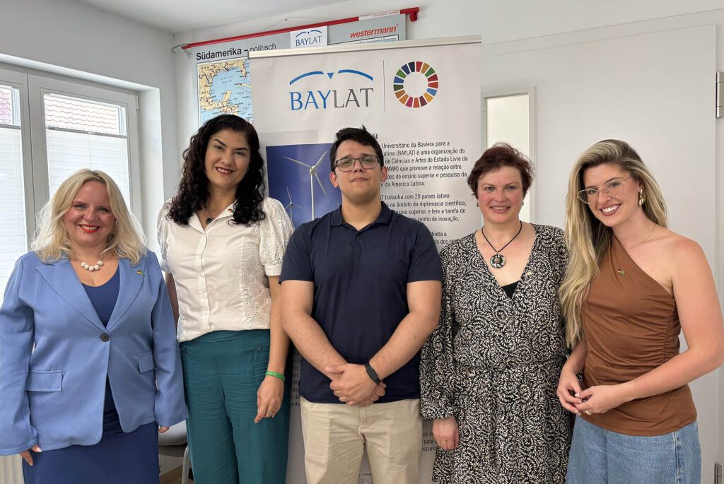 O BAYLAT atua na promoção de alianças de pesquisa, cooperação acadêmica e mobilidade científica entre a região alemã da Baviera e países latino-americanos, tendo o Brasil como um dos focos centrais.